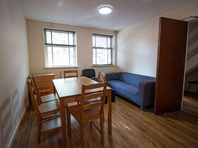 Townhouse for rent in Haddon, East Midlands