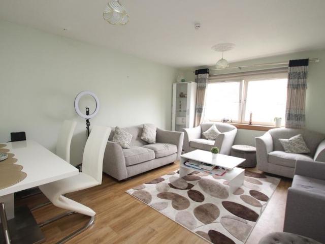 Townhouse for rent in Whiteinch, Scotland