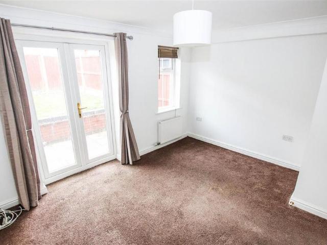 Townhouse for rent in Wolstanton, Butterton