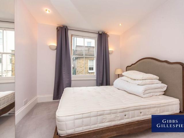 Townhouse for rent in London, London Borough of Hounslow