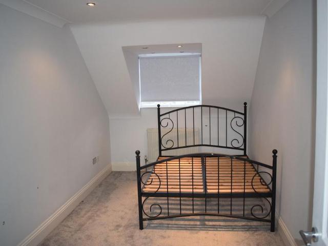 Townhouse for rent in Calderstones