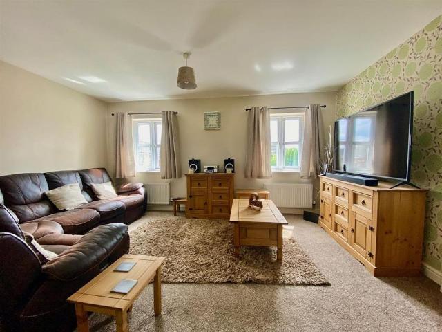 Townhouse for rent in Hampton Hargate, Peterborough