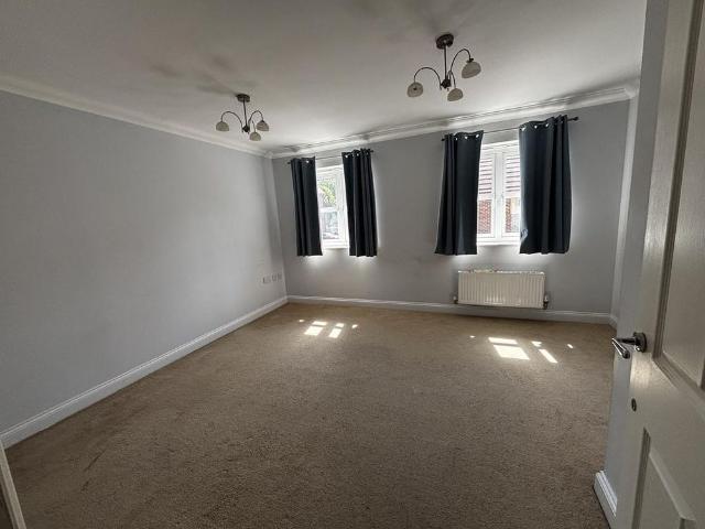 Townhouse for rent in Walton Court, Aylesbury