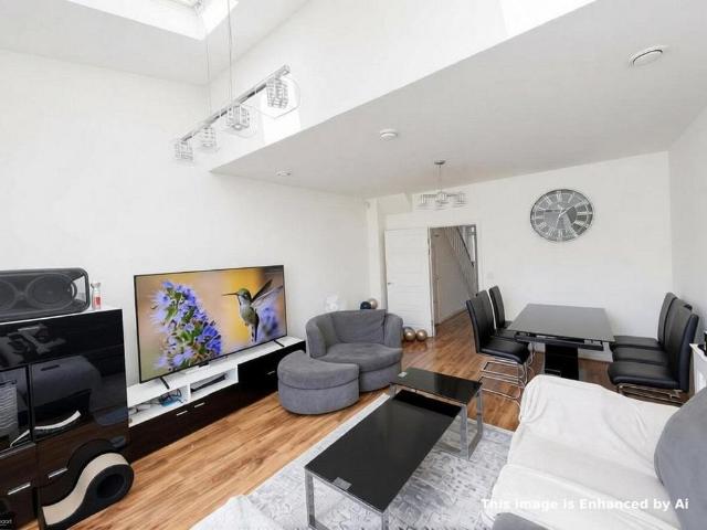 Townhouse for rent in Grahame Park, Greater London