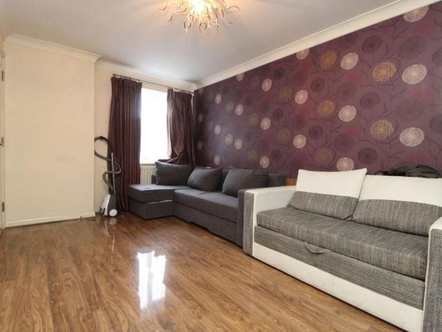 Townhouse for rent in Great Ashby, King's Walden