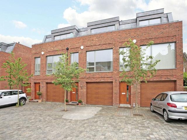 House for rent in Lower Green Esher, Blackhills