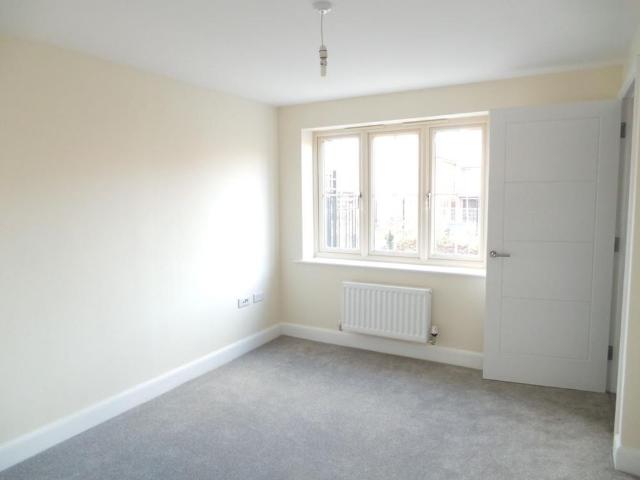 Townhouse for rent in Costhorpe, East Midlands