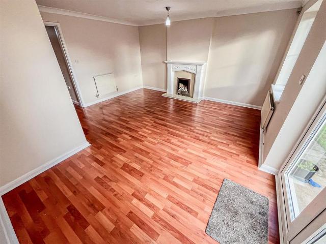 Townhouse for rent in Haddon, East Midlands