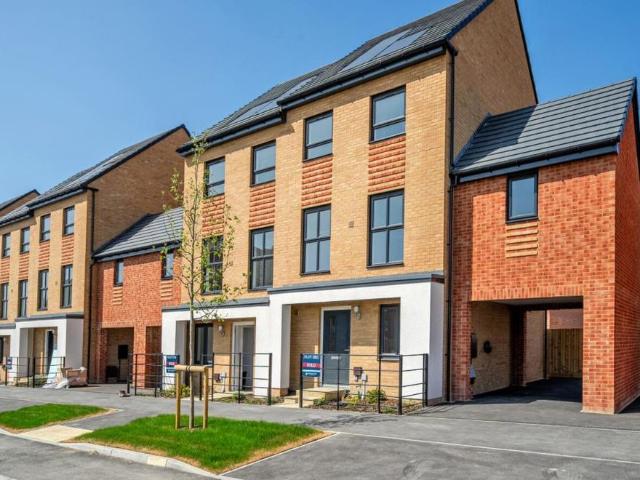 Townhouse for rent in Caldecott, Dromore