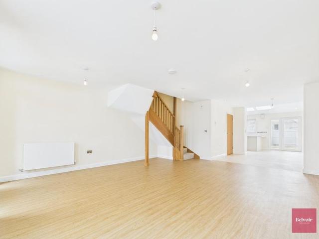 Townhouse for rent in Thistleboon, Mumbles ,the