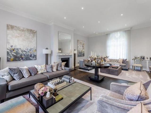 Townhouse for rent in Row Town, Surrey