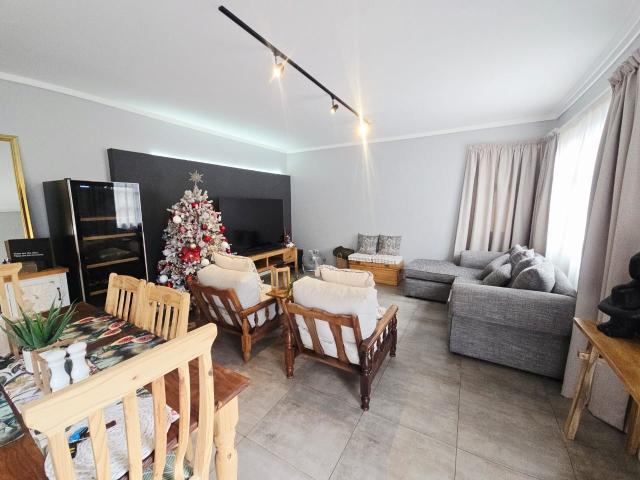 Townhouse for rent in Waterkloof, Gauteng
