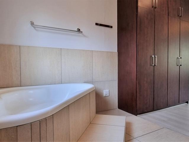 Townhouse for rent in Waterkloof, Gauteng
