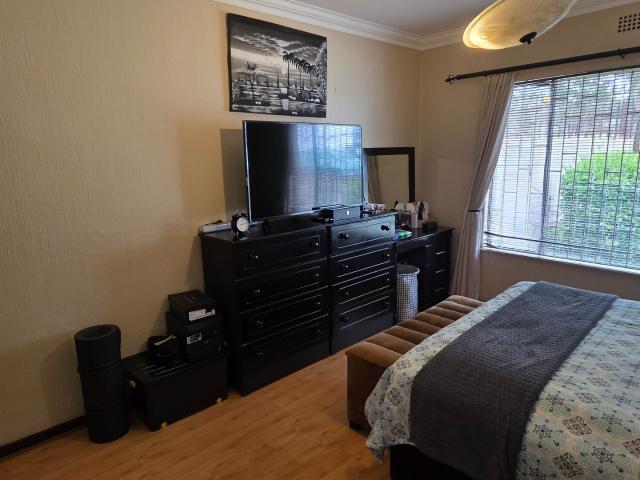 Townhouse for rent in Vosloorus, Gauteng