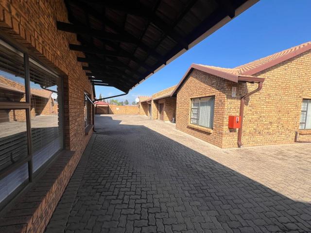 Townhouse for rent in Ekurhuleni, Gauteng