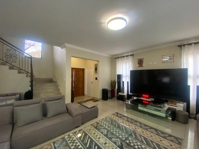 Townhouse for rent in Waterkloof, Gauteng