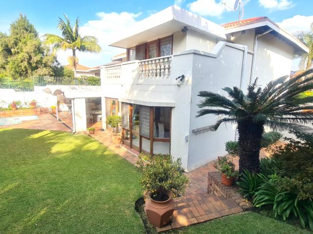 Townhouse for rent in Waterkloof, Gauteng