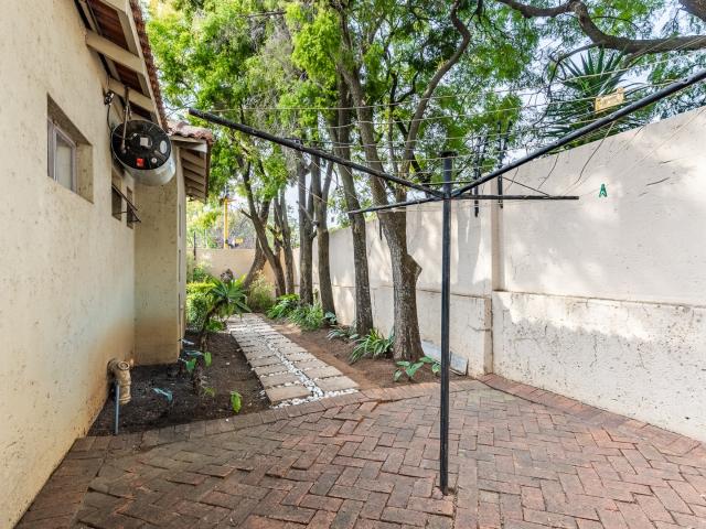 Townhouse for rent in Waterkloof, Gauteng