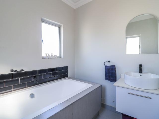 Townhouse for rent in Randburg, Gauteng