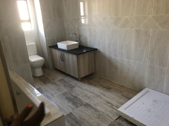 Townhouse for rent in Waterkloof, Gauteng