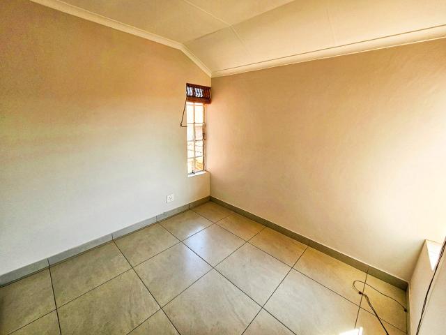 Townhouse for rent in Waterkloof, Gauteng
