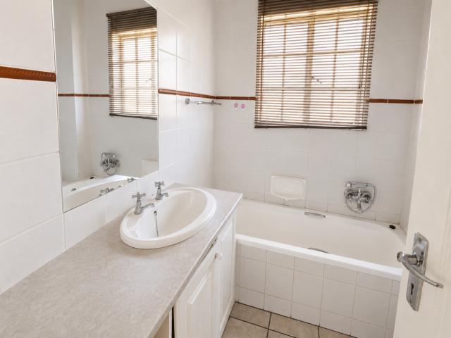 Townhouse for rent in Waterkloof, Gauteng
