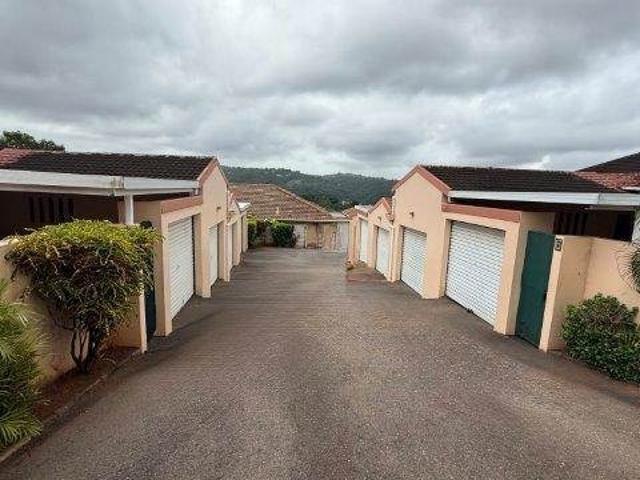 Townhouse for rent in Queensburgh, Kwazulu-natal
