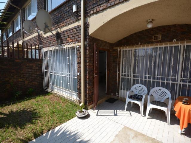 Townhouse for rent in Vosloorus, Gauteng
