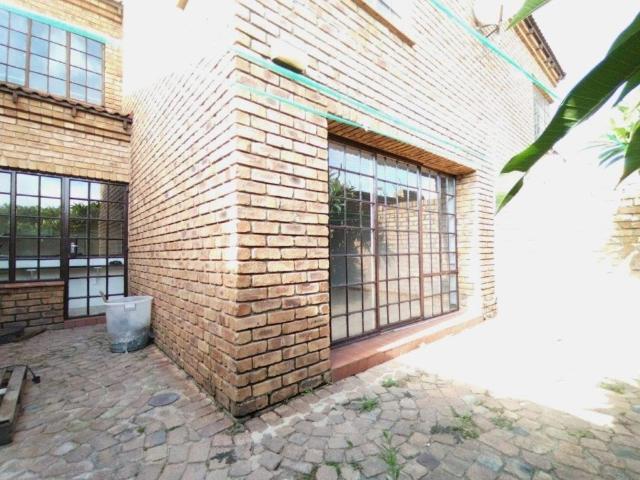 Townhouse for rent in Vosloorus, Gauteng