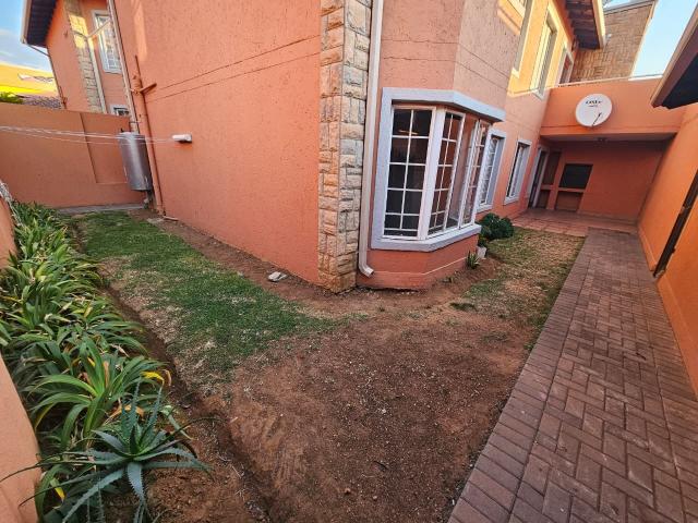 Townhouse for rent in Ekurhuleni, Gauteng