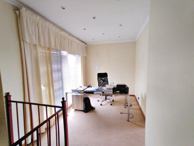 Townhouse for rent in Mohlakeng, Gauteng