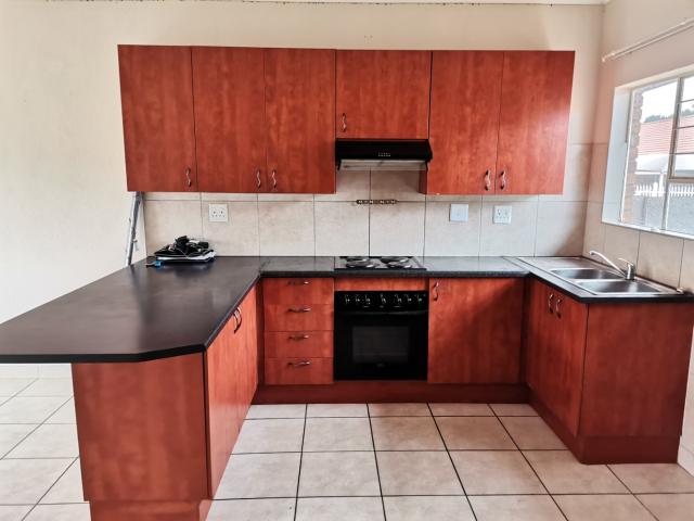 Townhouse for rent in Mohlakeng, Gauteng