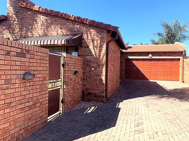 Townhouse for rent in Nooitgedacht, Gauteng
