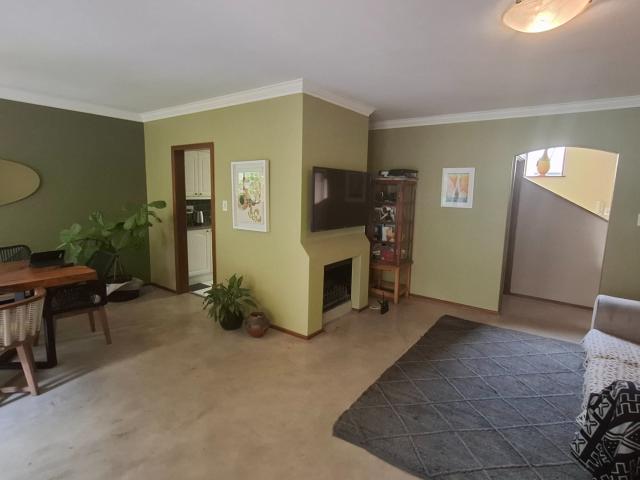 Townhouse for rent in Rosebank, Gauteng