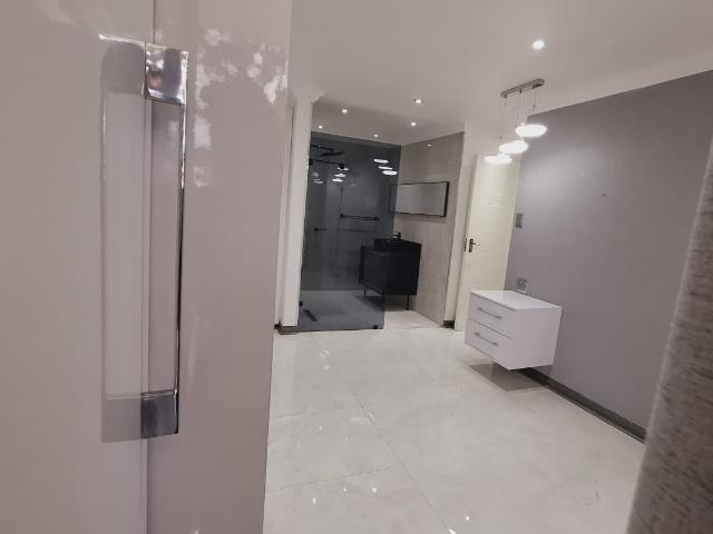 Townhouse for rent in Queensburgh, Kwazulu-natal