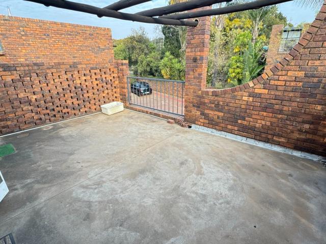 Townhouse for rent in Waterkloof, Gauteng