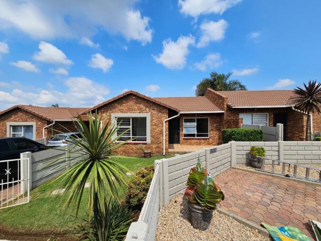 Townhouse for rent in Ekurhuleni, Gauteng