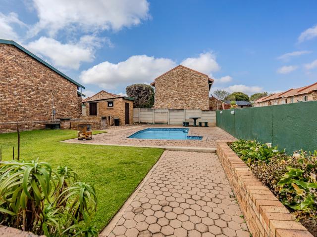 Townhouse for rent in Kagiso, Gauteng