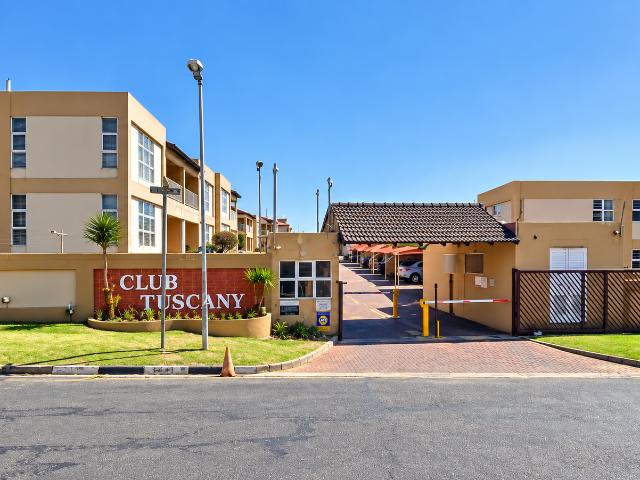Townhouse for rent in Vosloorus, Gauteng