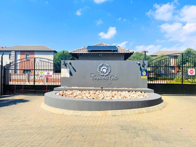 Townhouse for rent in Waterkloof, Gauteng