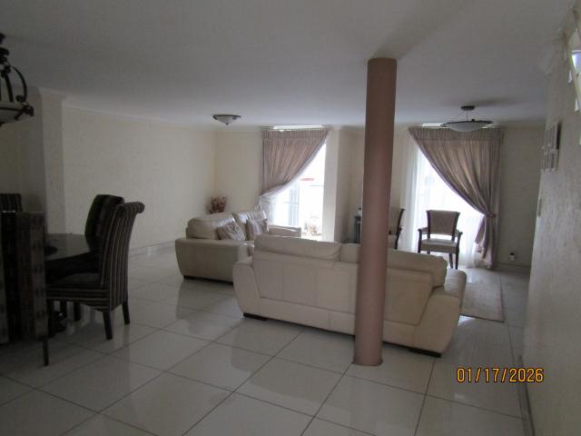 Townhouse for rent in Vosloorus, Gauteng