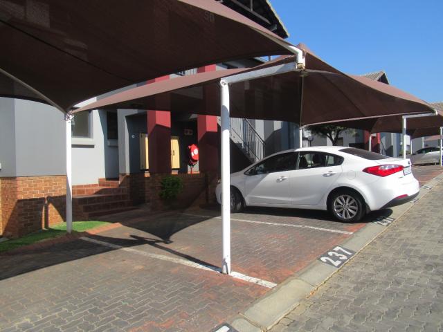 Townhouse for rent in Vosloorus, Gauteng