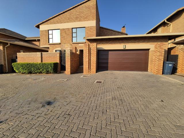 Townhouse for rent in Kungwini, Gauteng