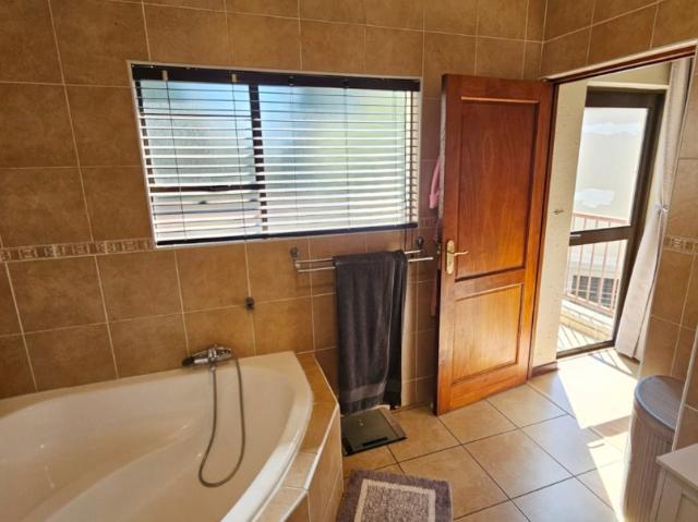 Townhouse for rent in Ekurhuleni, Gauteng