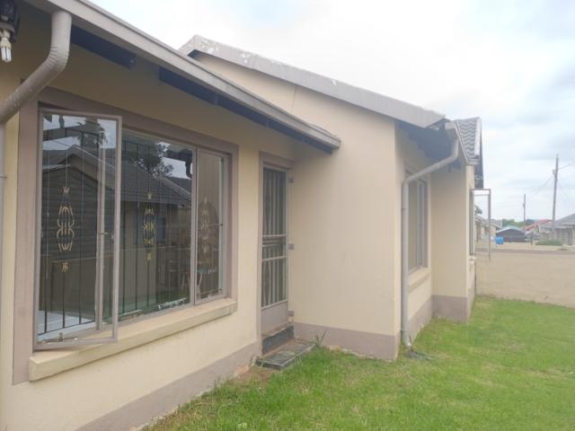 Townhouse for rent in Vosloorus, Gauteng