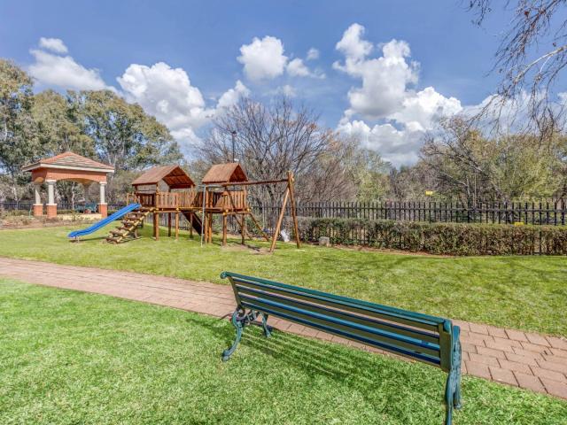 Townhouse for rent in Paulshof, Alexandra