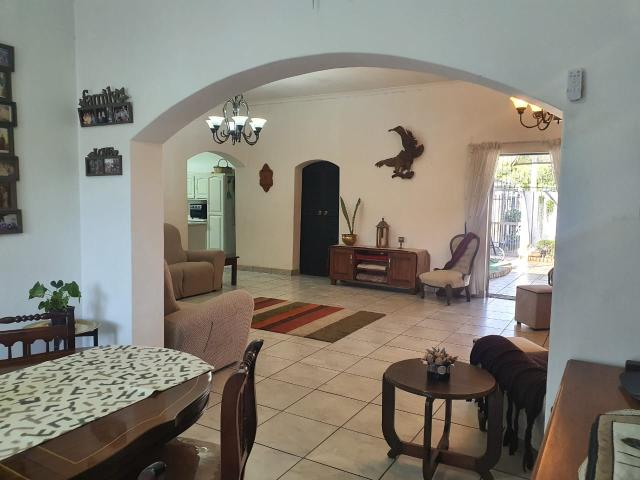 Townhouse for rent in Waterkloof, Gauteng