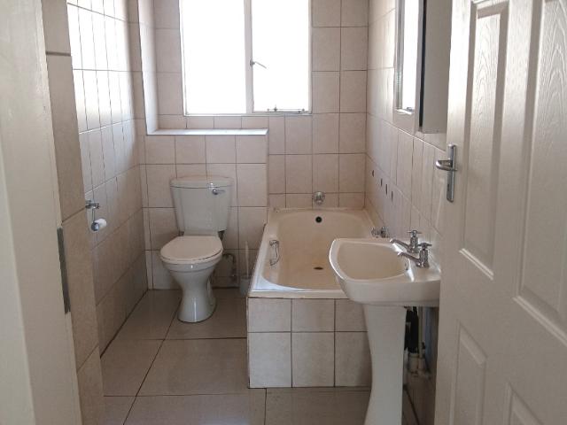 Townhouse for rent in Waterkloof, Gauteng