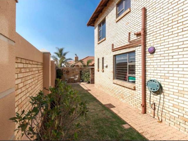 Townhouse for rent in Ekurhuleni, Gauteng