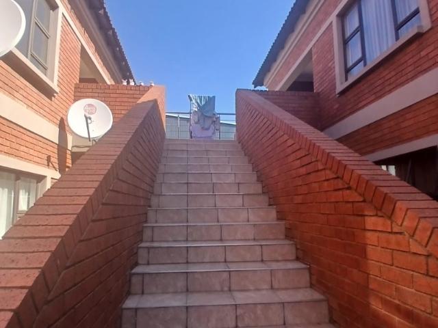 Townhouse for rent in Vosloorus, Gauteng